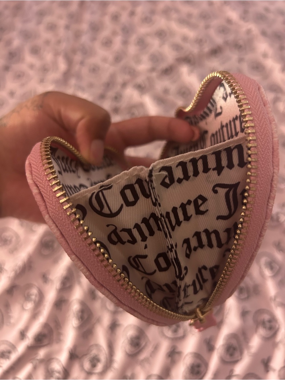 Juicy Coutire Heart-Shaped Pink Wristlet Pouch with Flower Accents - Picture 4 of 4